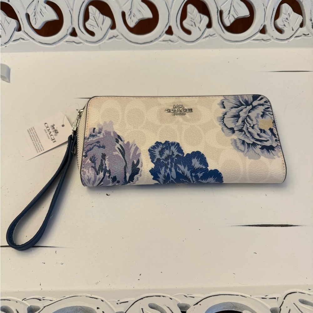 NWT Coach Kaffe Fassett Long Zip Around Wallet